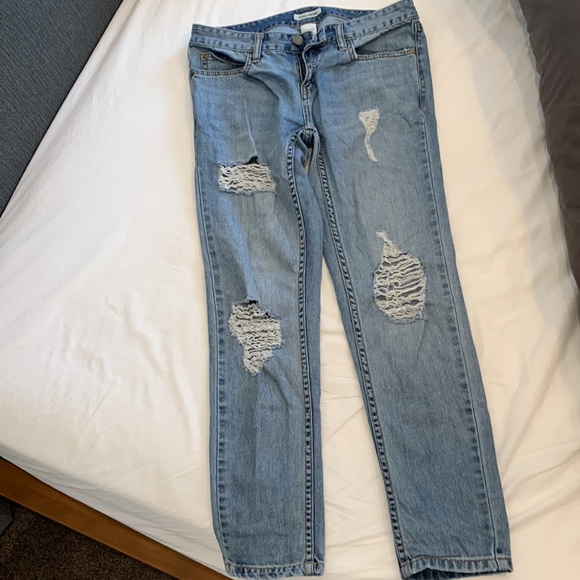 Distressed Billabong Jeans - Picture 4 of 5